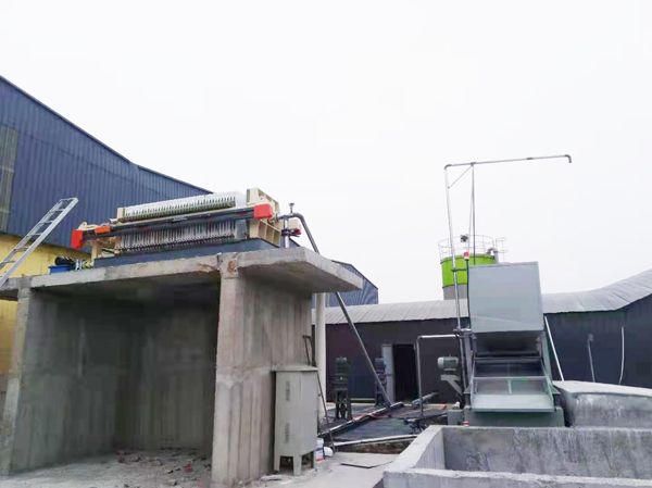 ?山東振動(dòng)式砂石分離機(jī)安裝完工